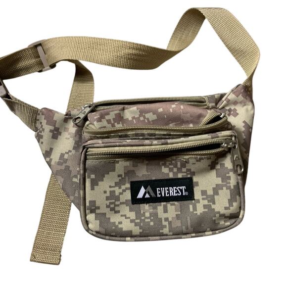 Everest 11.5 in. Wide Digital Camo Fanny Waist Pack - Picture 1 of 5